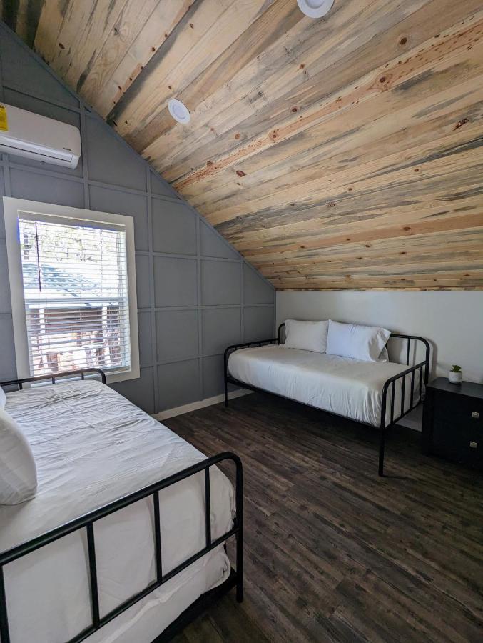 Hillside Hangout 3Bd/2Ba, Elevated Deck Sunsets 派托普湖畔 外观 照片