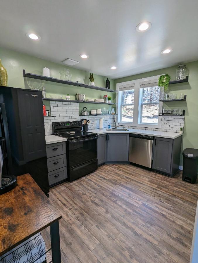 Hillside Hangout 3Bd/2Ba, Elevated Deck Sunsets 派托普湖畔 外观 照片