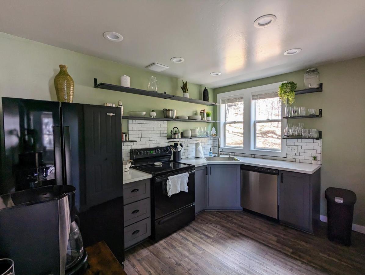 Hillside Hangout 3Bd/2Ba, Elevated Deck Sunsets 派托普湖畔 外观 照片